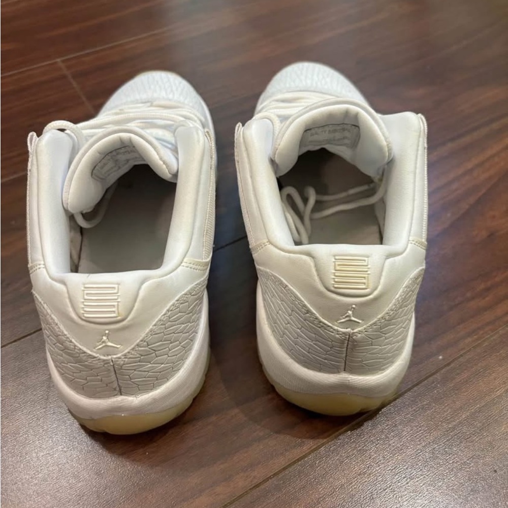 Nike Air Jordan 11 Retro Low - Picture 4 of 7